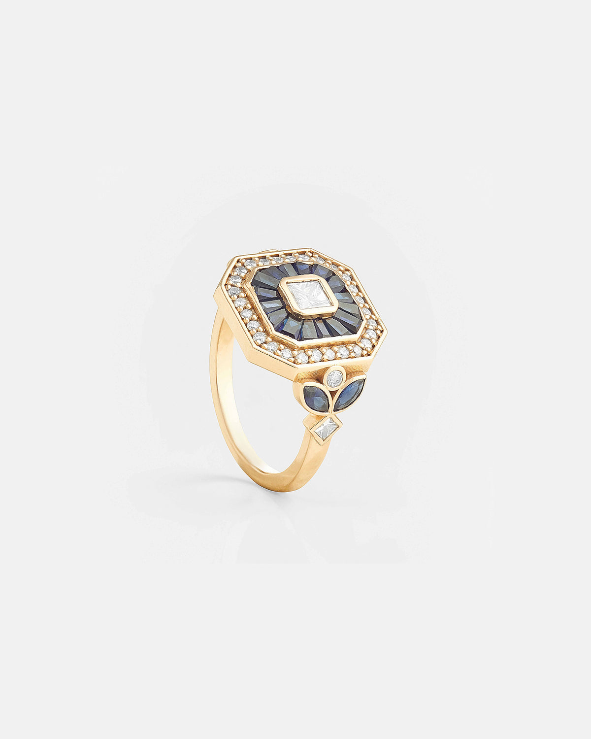 Majesté Sapphire Ring